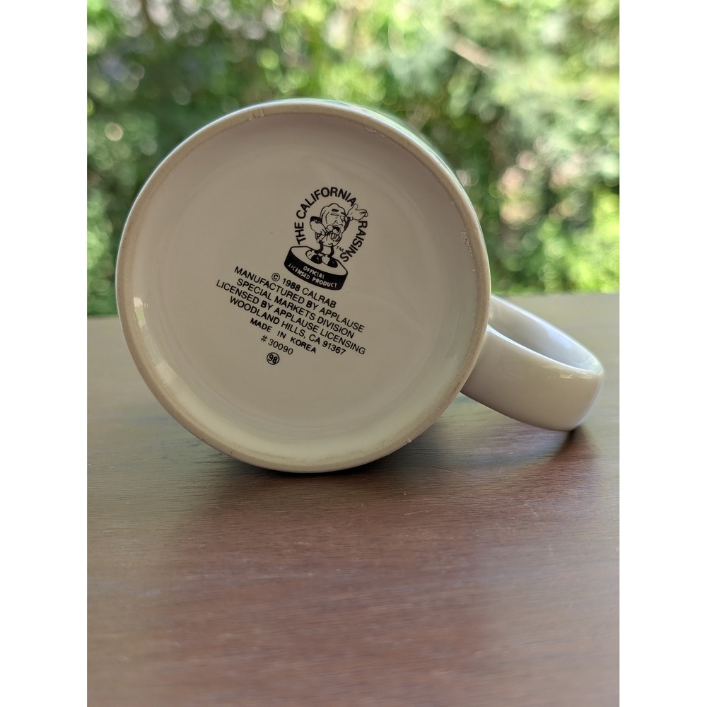 Vintage 1988 California Raisins Coffee Mug Applause Winter Sledding Skating 80s - Picture 4 of 5